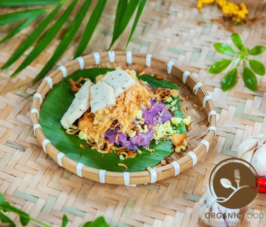 xôi lá cẩm chả