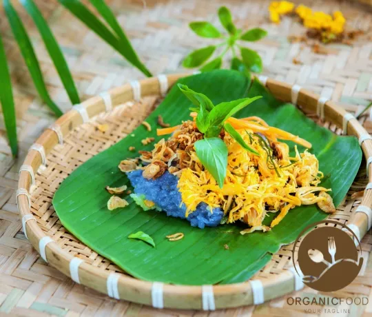 xôi hoa đậu biếc gà xé